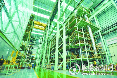 娄底经济开发区，华菱安赛乐米塔尔汽车板有限公司厂内高度自动化的生产线。（资料照片） 湖南日报记者 童迪 摄图片1