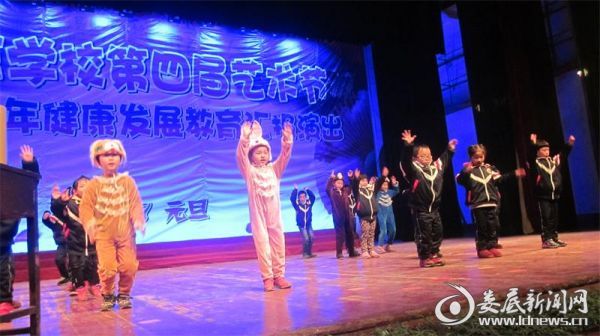 一年级：舞蹈《贪吃的小熊》