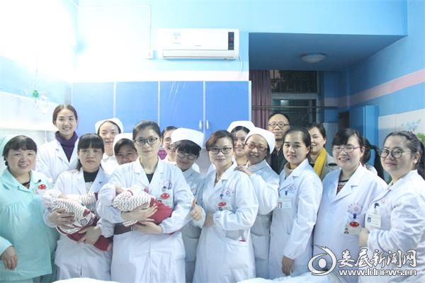 娄底市中心医院生殖医学中心医务人员前往看望龙凤胎宝宝（3）