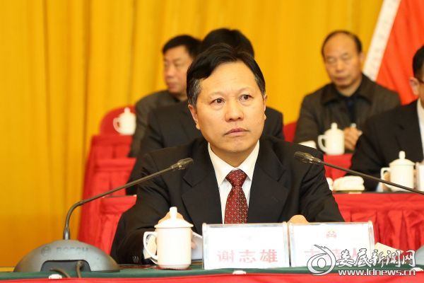 市人大常委会党组书记、副主任谢志雄主持会议