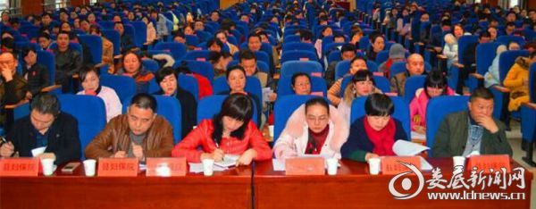 新化县妇幼保健院交流团在认真记录