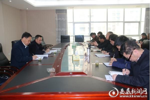 彭石清县长在听取县畜牧水产局工作汇报