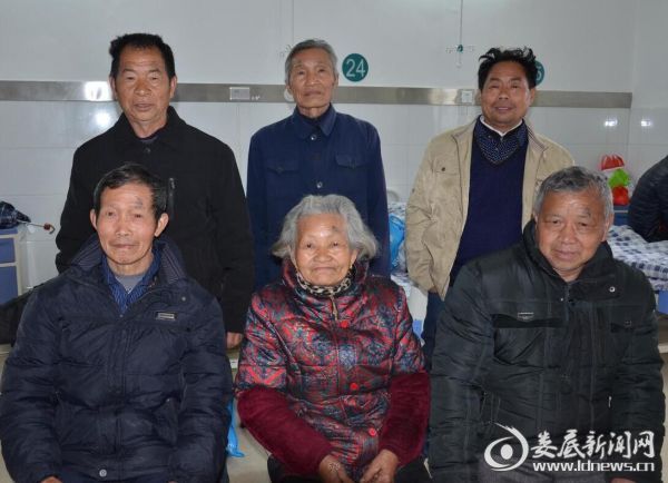 与梁甲秀老人一起手术的村民均对手术效果非常满意