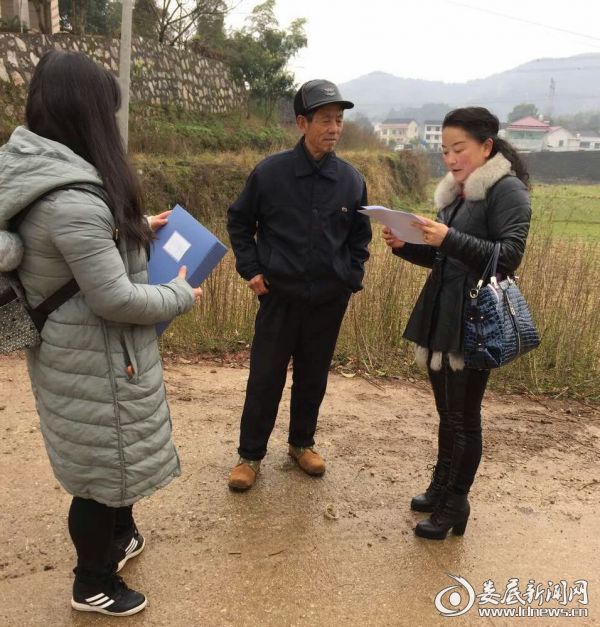 “三清三实行动”中上门入户开展走访_副本