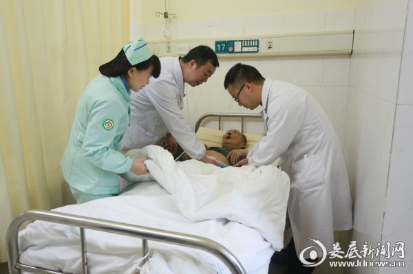 术后查房现场1
