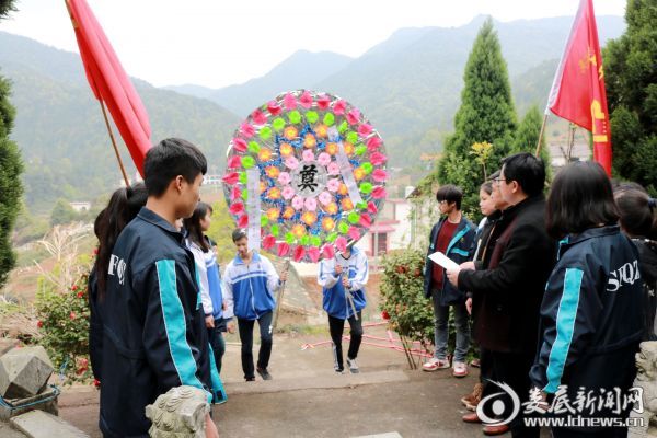 敬献花圈1