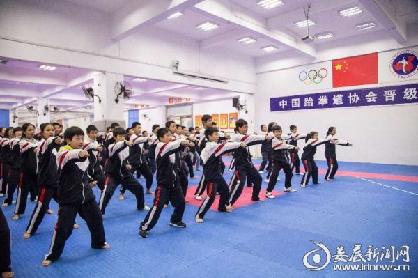跆拳道少年强则中国强加油吧少年