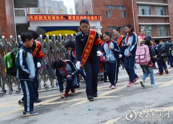 弯腰行动在娄底中心城区各大学校展开