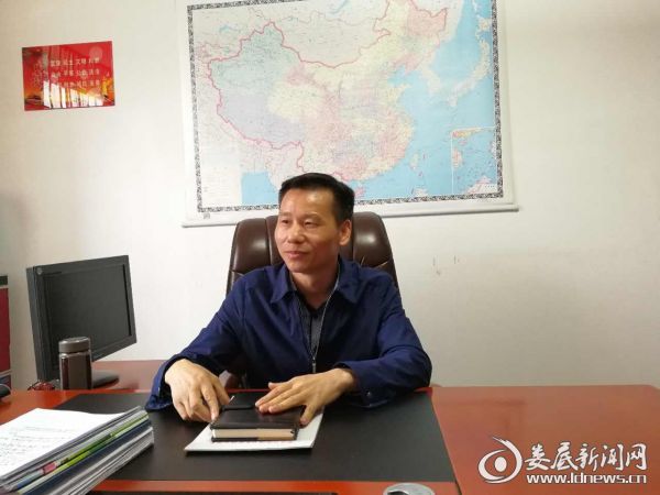 娄底市环卫处党委书记朱坤初接受记者专访