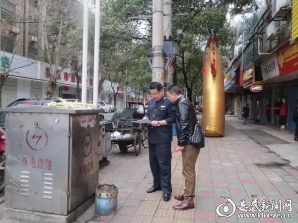娄底市环卫处工作人员展开地毯式排查工作