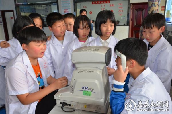 “小医生”一个个都很专业的样子