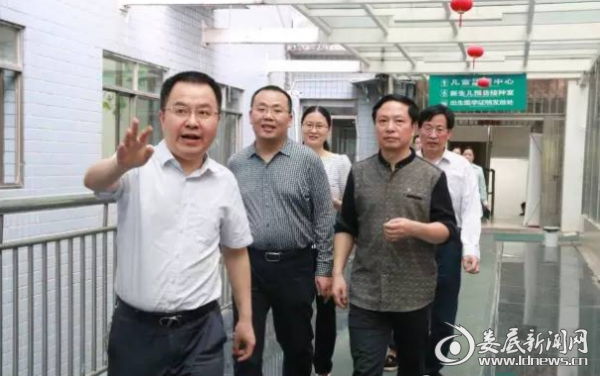 贺军民汇报了医院“管卫创文”工作相关整改情况