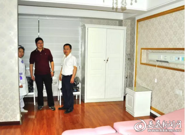 专业组在产科家庭式病房