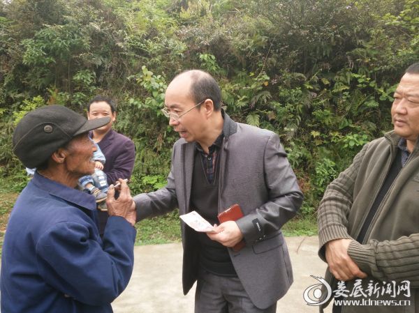 新化县政协开展关爱困难老党员主题党日活动