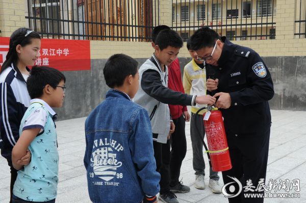 教如何使用灭火器