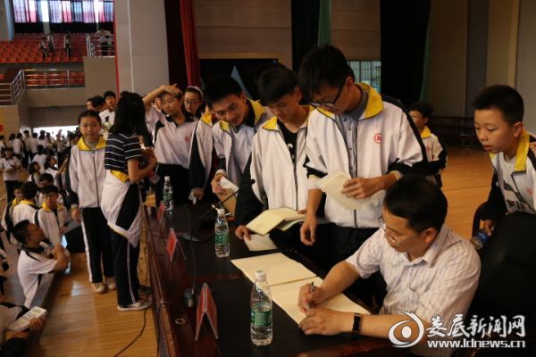 科学家赠书签名