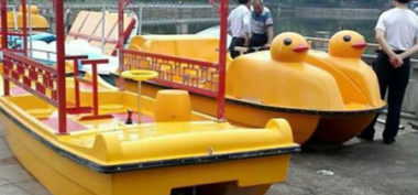 娄底市石马公园新购游船迎“六一”