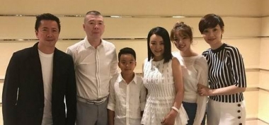 王中磊女儿出落得亭亭玉立 颜值不输baby