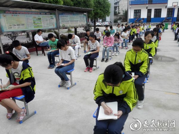 金蚌中学法制讲座暨防溺水教育活动现场