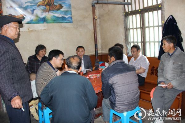扶贫工作人员与帮扶对象的座谈