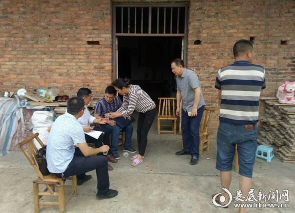 李兰平局长走访贫困户