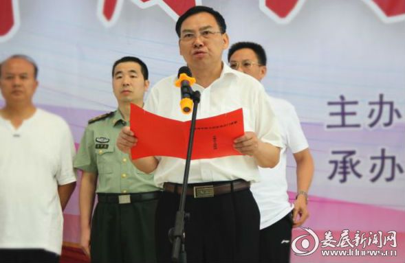 2图为副市长方建荣致欢迎辞