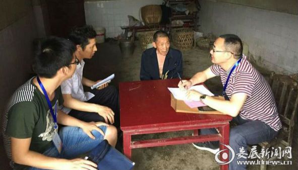 党支部书记袁国风走访帮扶对象
