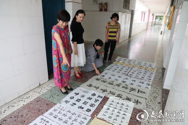 4、评委们认真点评