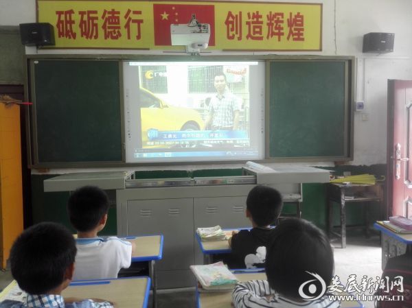 观看《郴州“井盖哥”王勇光》
