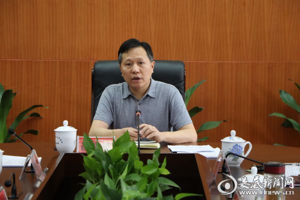 (市人大常委会党组书记、常务副主任谢志雄）