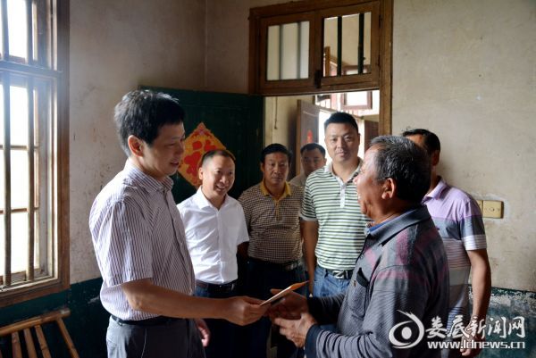 徐勇慰问老党员姚铁军DSC_0015_副本