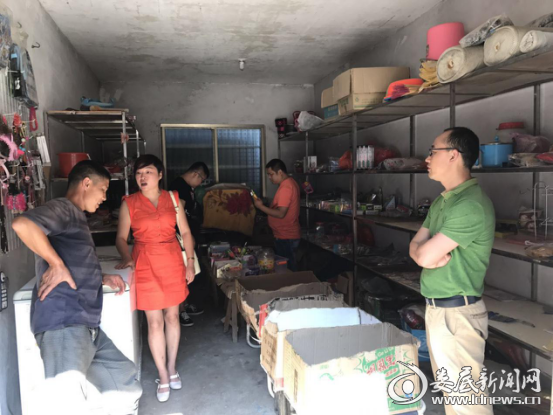 指导学校周边的商店整改,消除食品和消防安全隐患