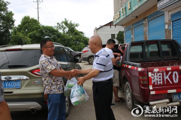 慰问湘阳东街项目部2