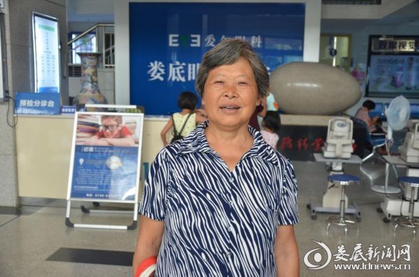 贺省珍老人重获光明 喜笑颜开