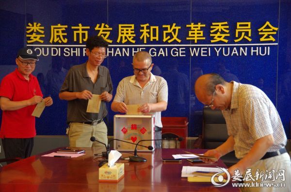 积极捐款现场