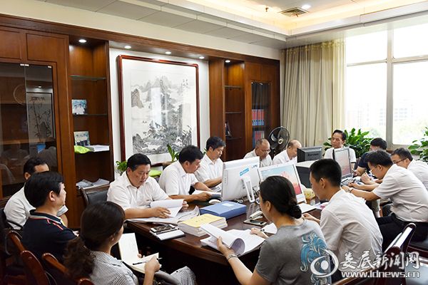 “大讨论”活动的目的、重点以及如何进一步宣传发动与在场人员认真进行了商议
