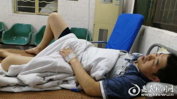 高烧中的办案民警