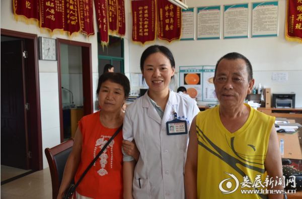 彭真良及家人与娄底爱尔眼科医院聂元辉主任合影
