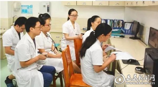 新生儿科医务人员参加远程会诊