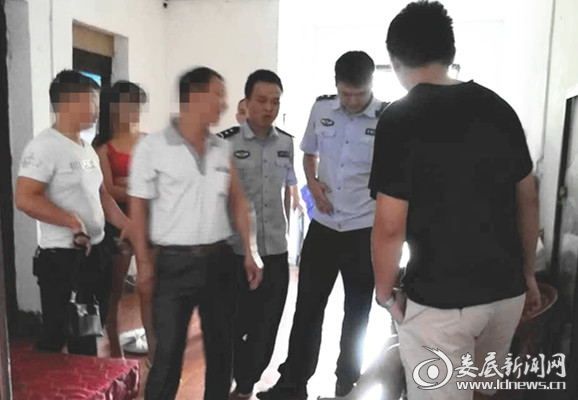 当场抓获涉嫌卖淫嫖娼违法人员[1]_看图王