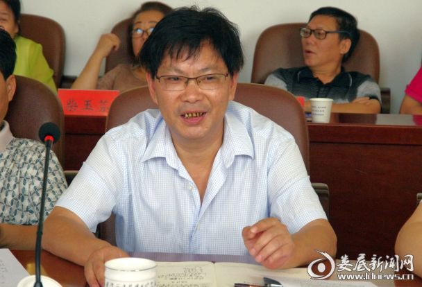 市统计局副局长柯初华做表态发言