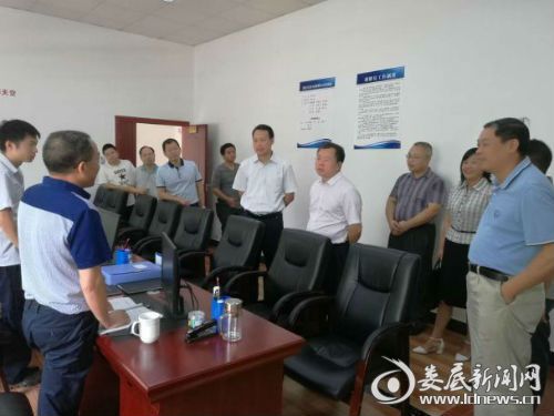 督察组检查金融纠纷调解中心办事大厅