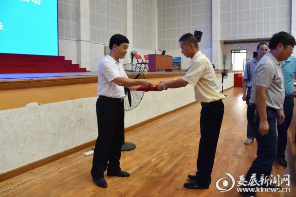 各模块组递交责任状