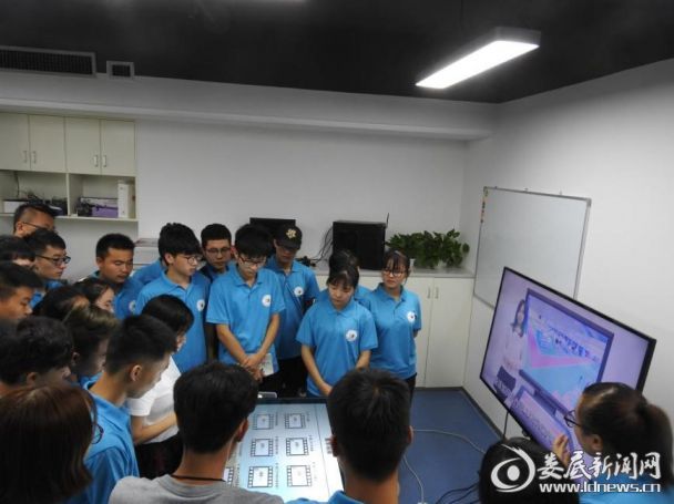 在新道科技股份体验沉浸式教学平台