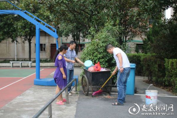 9.4日院内搞卫生1