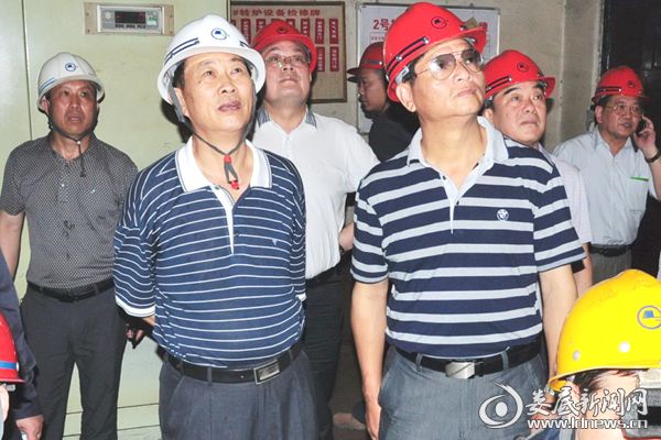 （湖南博长董事长陈代富[左二]冷钢总经理曹革新[左一]陪同上级领导视察冷钢。）DSC_6608