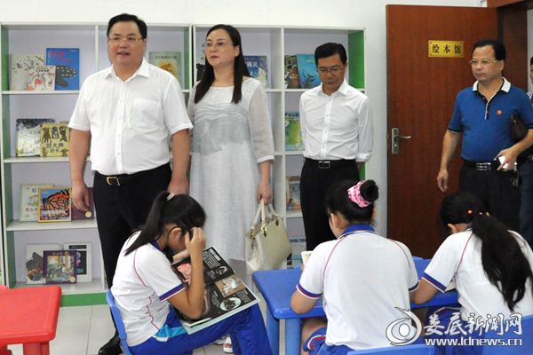 曾伯怡调研冷水江市文化体育旅游工作