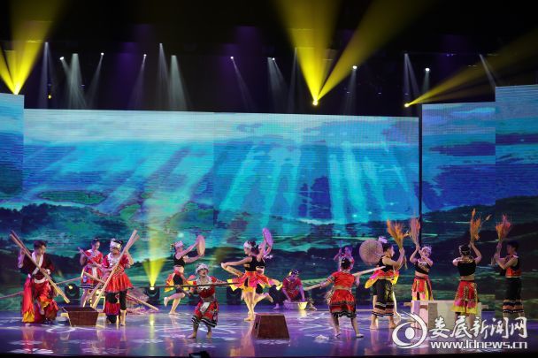 民俗舞蹈《瑶家节奏》生动展现了瑶家人喜庆的丰收景象