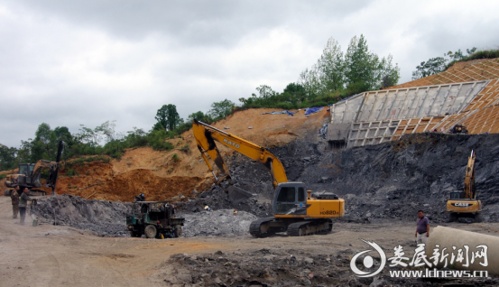 图为市城投正在施工的项目现场