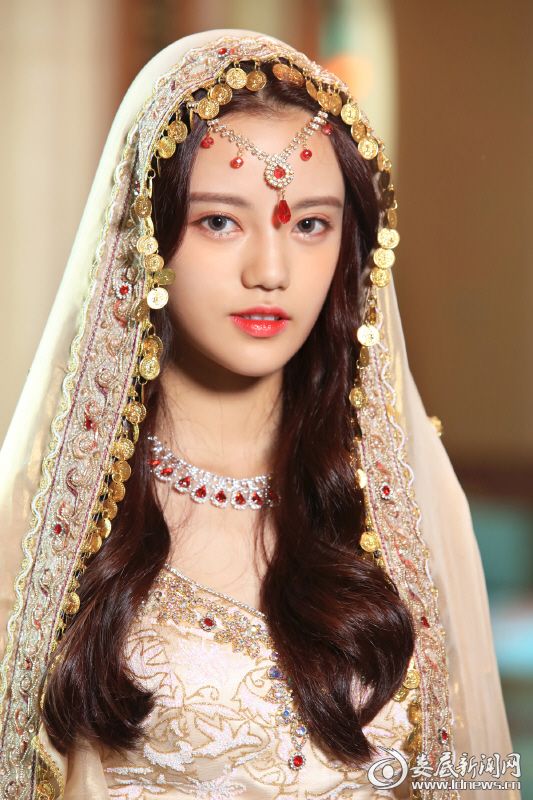 SNH48成员迪拜拍摄MV献初吻 颜值不输阿拉伯